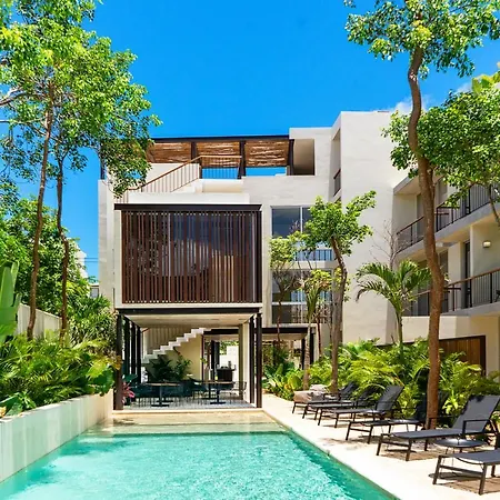Chic Studio With Swim-Up Pool Access