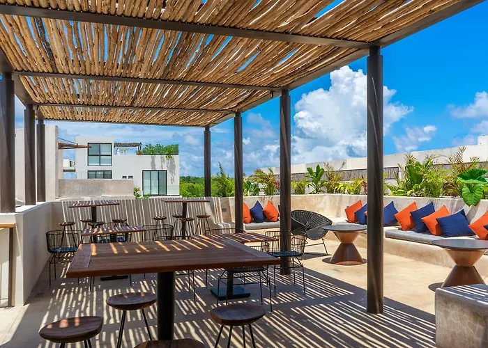 Hotel Chic With Swim-up Pool Access *