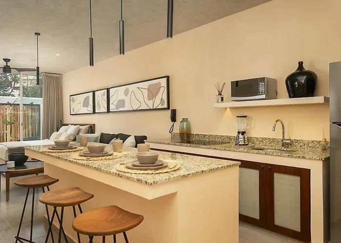 Chic With Swim-up Pool Access Hotel *