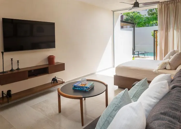 Hotel Chic With Swim-up Pool Access *