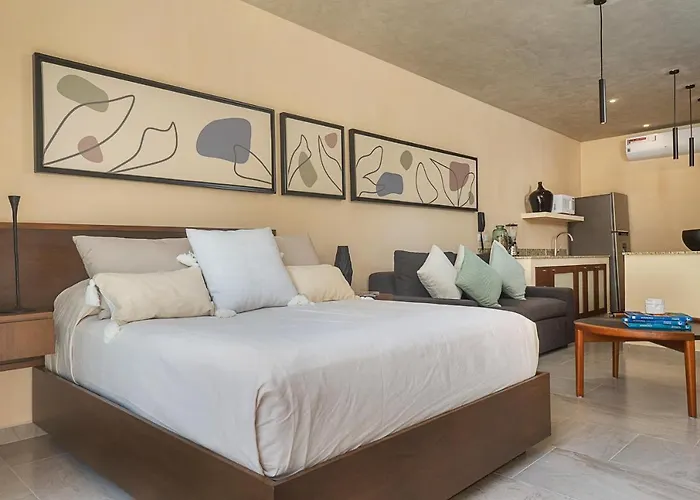 Chic With Swim-up Pool Access *