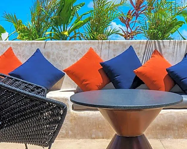 Chic With Swim-up Pool Access Hotel